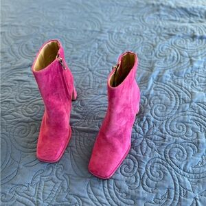 2 Pink Suede Ankle Boots Sam Edelman, Gianni Bini